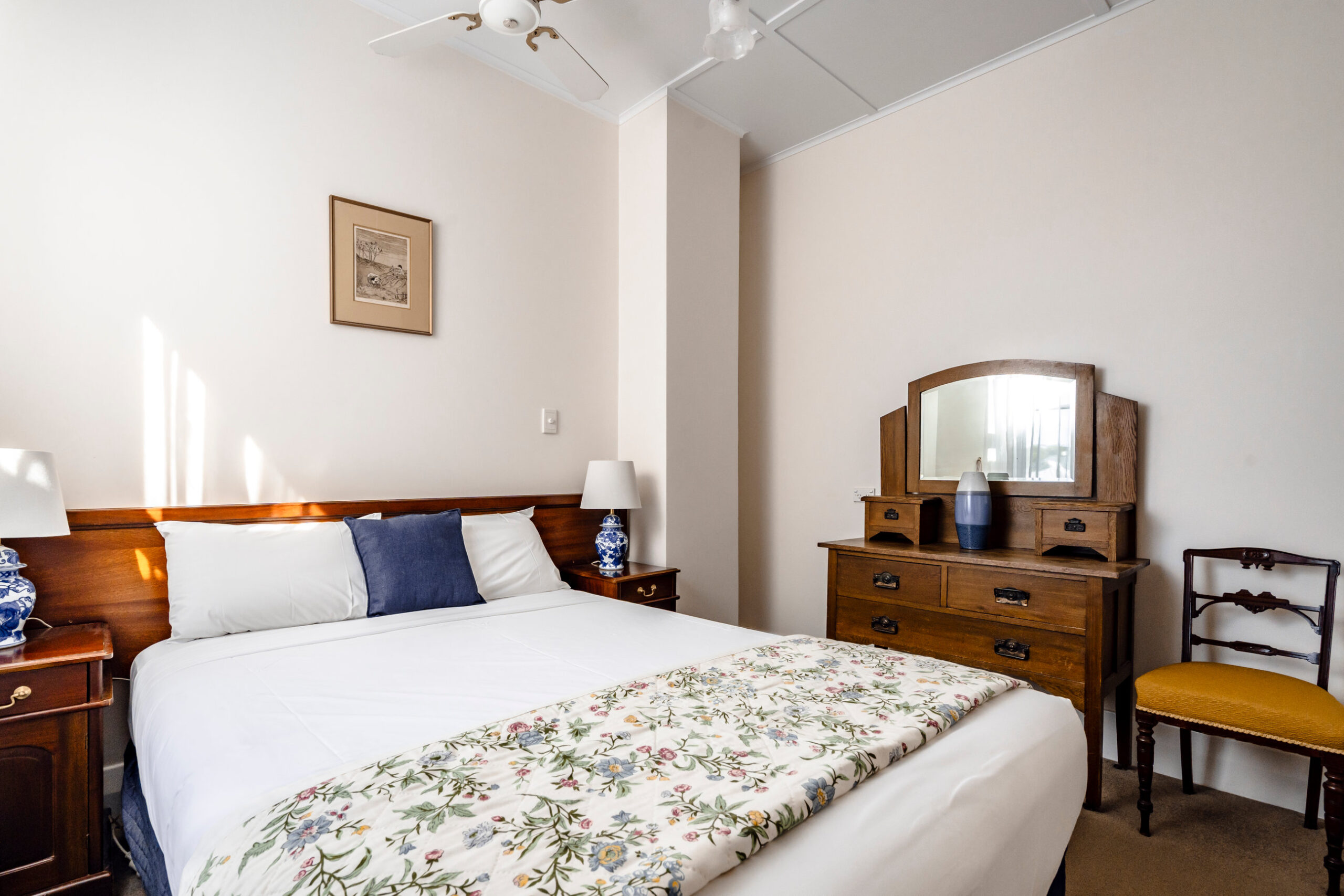 OUR ROOMS Room 16 Seaview House Queenscliff-0859