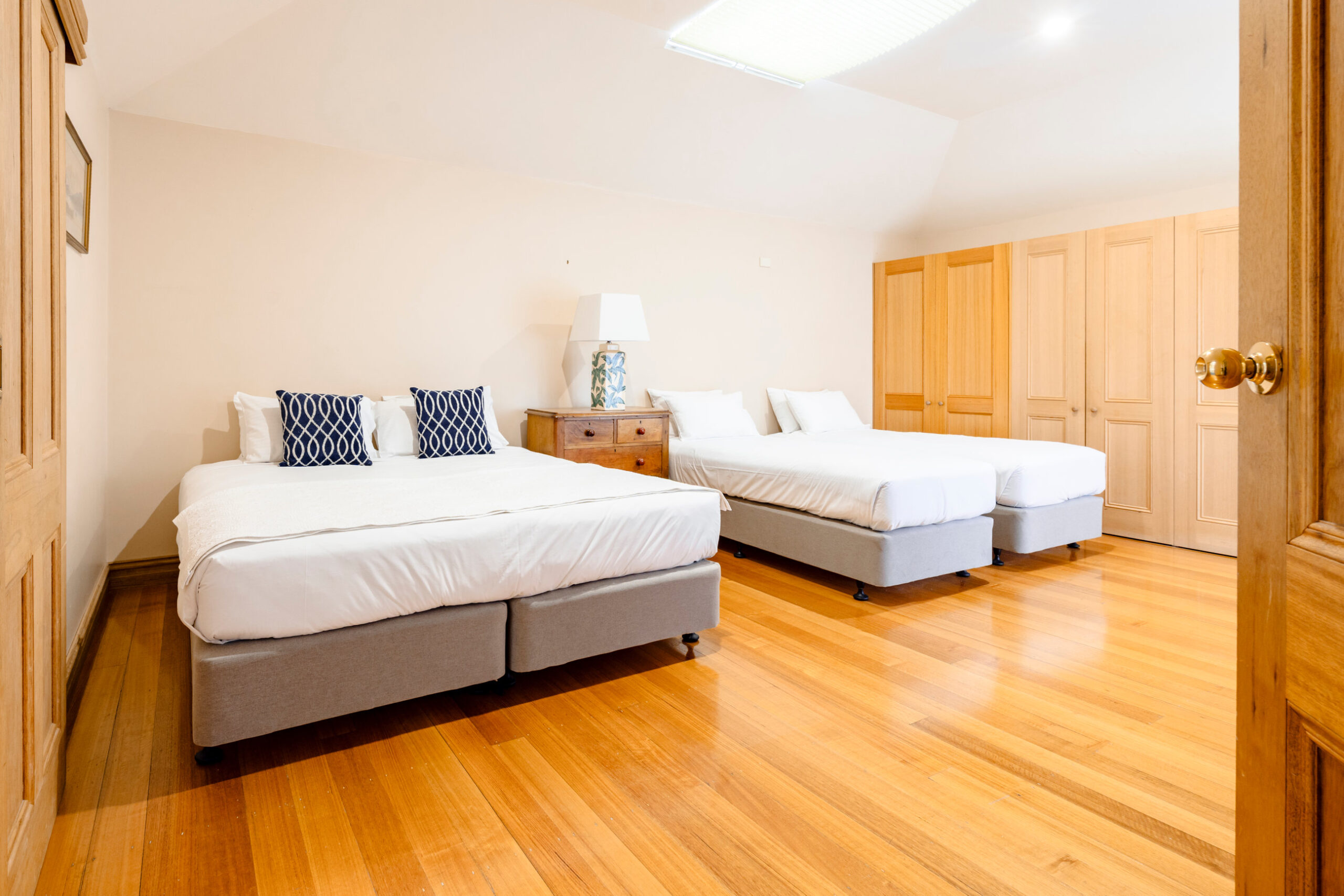 OUR ROOMS Room 18 Seaview House Queenscliff-1083