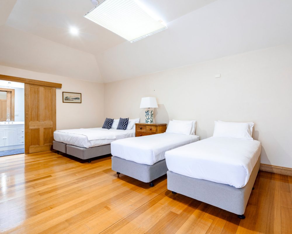 GROUP ACCO Room 18 (2) Seaview House Queenscliff-1084